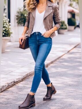 Anthropologie Musse and Cloud Ankle booties laser cut leather. EU 41, US NWOT